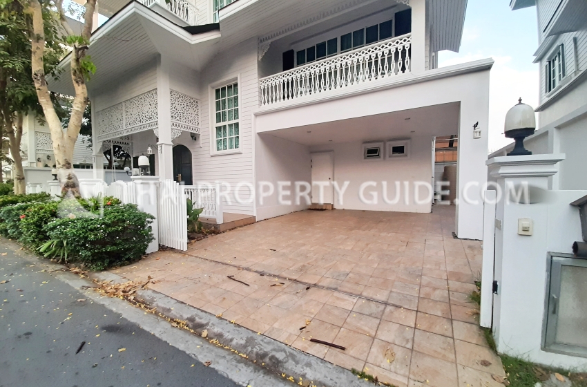 House with Shared Pool in Sukhumvit 